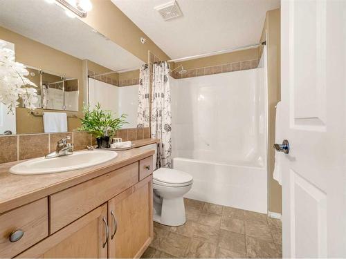 244-2020 32 Street South, Lethbridge, AB - Indoor Photo Showing Bathroom