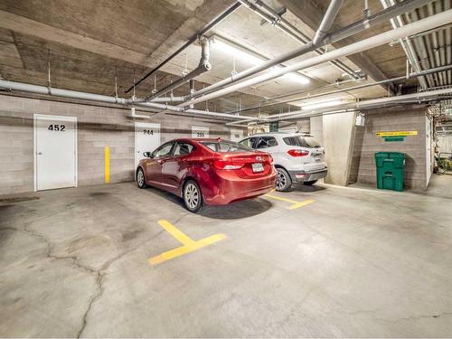 244-2020 32 Street South, Lethbridge, AB - Indoor Photo Showing Garage