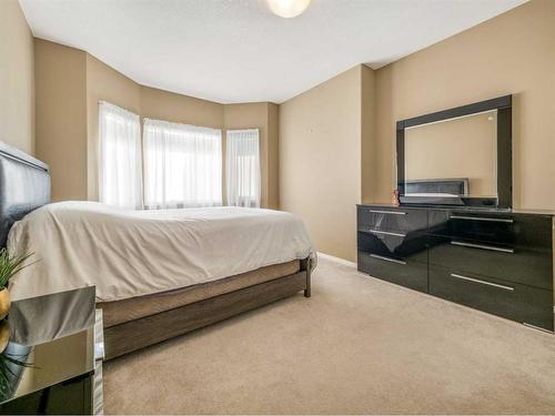 244-2020 32 Street South, Lethbridge, AB - Indoor Photo Showing Bedroom