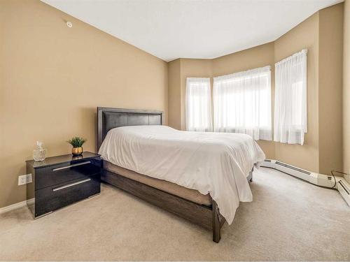 244-2020 32 Street South, Lethbridge, AB - Indoor Photo Showing Bedroom