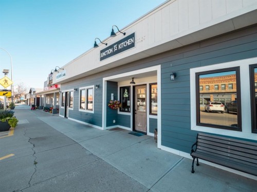 19 Broadway North, Raymond, AB 