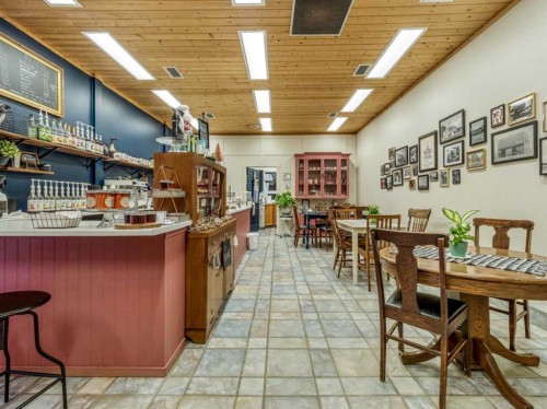 19 Broadway North, Raymond, AB 