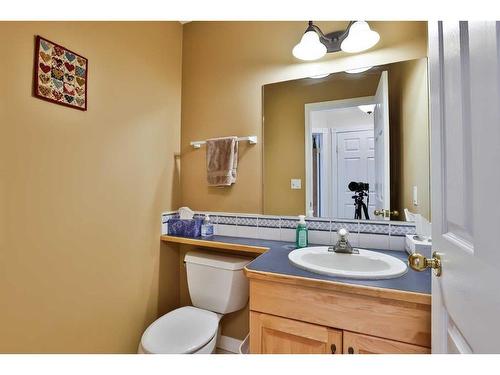 19 Coachwood Road West, Lethbridge, AB - Indoor Photo Showing Bathroom