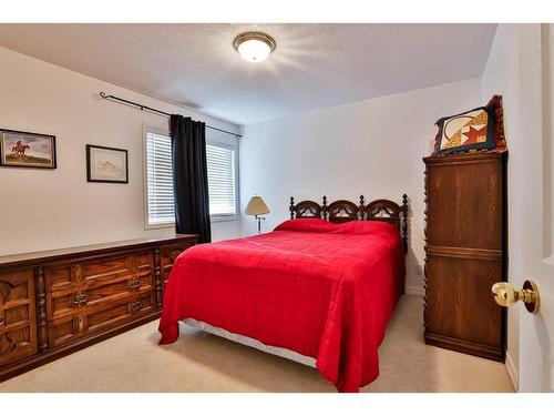 19 Coachwood Road West, Lethbridge, AB - Indoor Photo Showing Bedroom