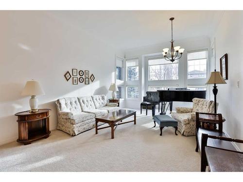 19 Coachwood Road West, Lethbridge, AB - Indoor Photo Showing Living Room