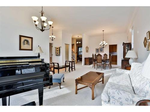 19 Coachwood Road West, Lethbridge, AB - Indoor Photo Showing Living Room