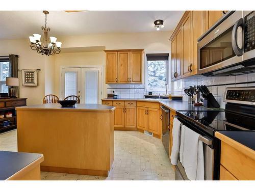 19 Coachwood Road West, Lethbridge, AB - Indoor Photo Showing Kitchen