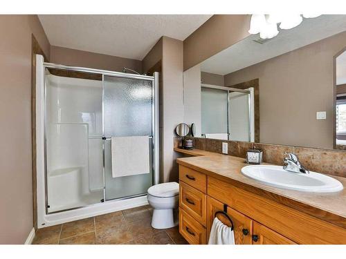 81 Salish Place West, Lethbridge, AB - Indoor Photo Showing Bathroom