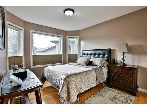 81 Salish Place West, Lethbridge, AB - Indoor Photo Showing Bedroom