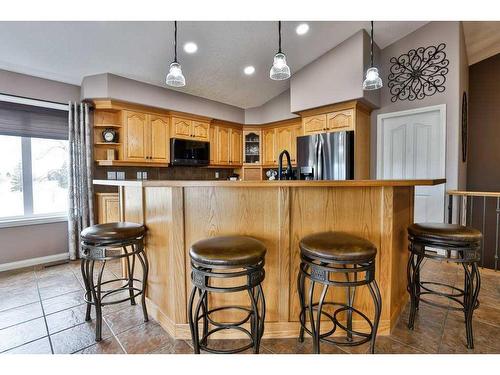 81 Salish Place West, Lethbridge, AB - Indoor Photo Showing Kitchen