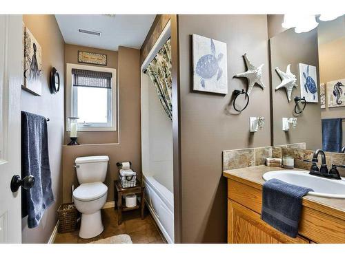 81 Salish Place West, Lethbridge, AB - Indoor Photo Showing Bathroom