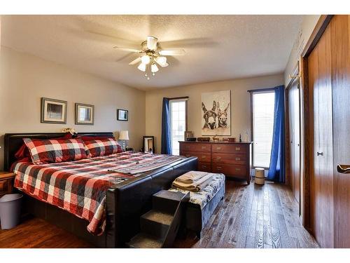 2 Ermineview Place North, Lethbridge, AB - Indoor Photo Showing Bedroom