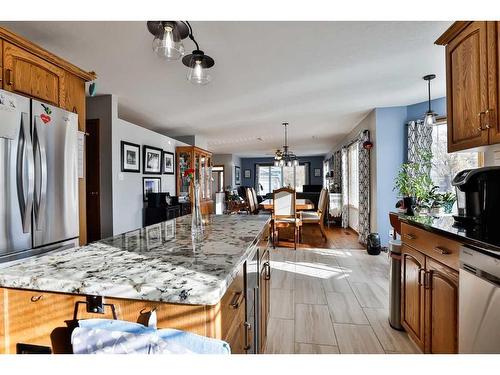 2 Ermineview Place North, Lethbridge, AB - Indoor Photo Showing Kitchen