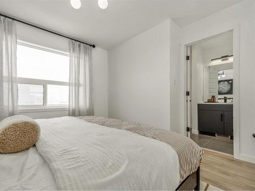 2911 47 Street South, Lethbridge, AB - Indoor Photo Showing Bedroom