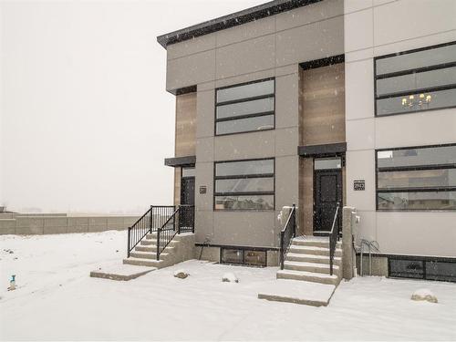 2911 47 Street South, Lethbridge, AB - Outdoor