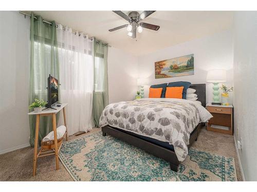 1407 Lakemount Boulevard South, Lethbridge, AB - Indoor Photo Showing Bedroom