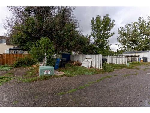 1407 Lakemount Boulevard South, Lethbridge, AB - Outdoor With Backyard