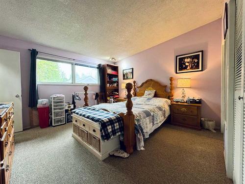 13 Dalhousie Road West, Lethbridge, AB - Indoor Photo Showing Bedroom