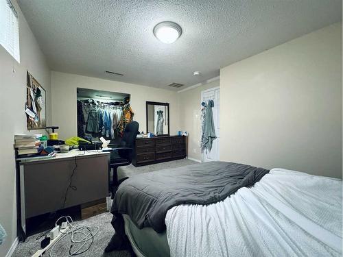 13 Dalhousie Road West, Lethbridge, AB - Indoor Photo Showing Bedroom