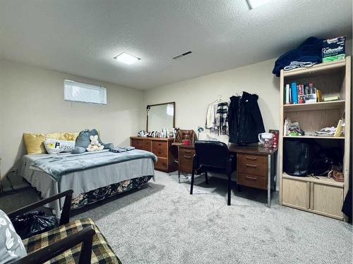 13 Dalhousie Road West, Lethbridge, AB - Indoor Photo Showing Bedroom