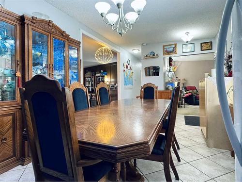 13 Dalhousie Road West, Lethbridge, AB - Indoor Photo Showing Dining Room