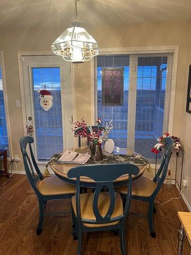 157 Stafford Boulevard North, Lethbridge, AB - Indoor Photo Showing Dining Room