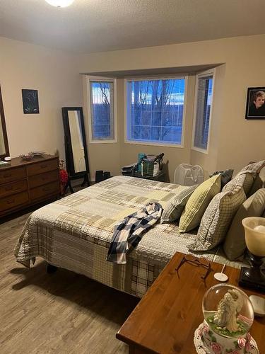 157 Stafford Boulevard North, Lethbridge, AB - Indoor Photo Showing Bedroom