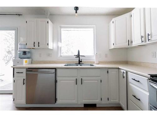 23 Red Crow Boulevard West, Lethbridge, AB - Indoor Photo Showing Kitchen With Double Sink