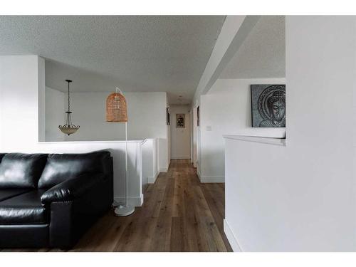 23 Red Crow Boulevard West, Lethbridge, AB - Indoor Photo Showing Living Room