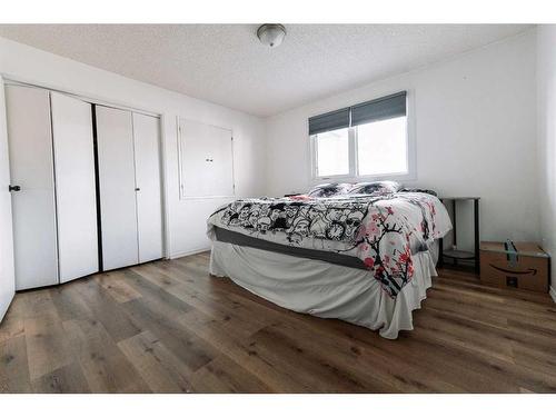 23 Red Crow Boulevard West, Lethbridge, AB - Indoor Photo Showing Bedroom