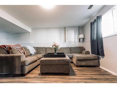 23 Red Crow Boulevard West, Lethbridge, AB - Indoor Photo Showing Living Room