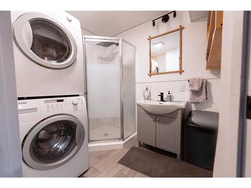 23 Red Crow Boulevard West, Lethbridge, AB - Indoor Photo Showing Laundry Room