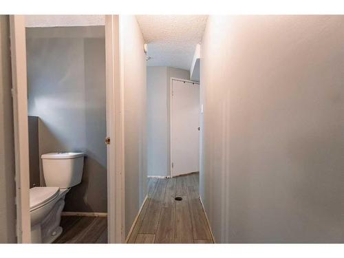 23 Red Crow Boulevard West, Lethbridge, AB - Indoor Photo Showing Bathroom