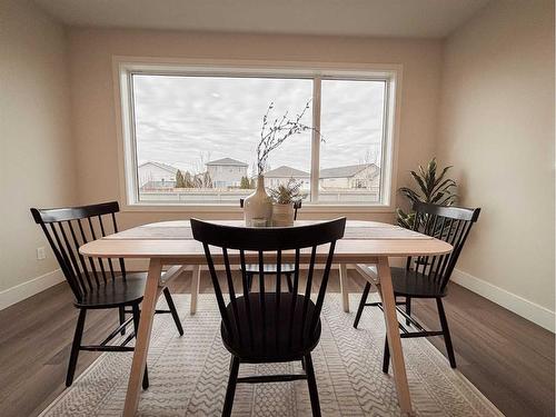 2714 43Rd Street South, Lethbridge, AB - Indoor Photo Showing Dining Room