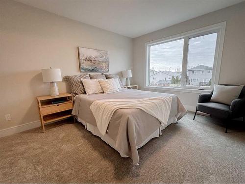 2714 43Rd Street South, Lethbridge, AB - Indoor Photo Showing Bedroom