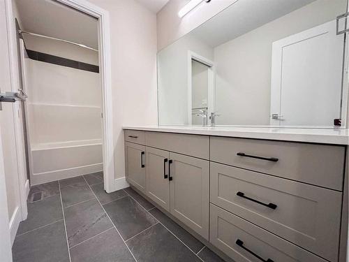 2714 43Rd Street South, Lethbridge, AB - Indoor Photo Showing Bathroom