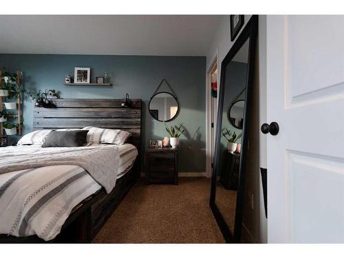 244 Mildred Dobbs Boulevard North, Lethbridge, AB - Indoor Photo Showing Bedroom