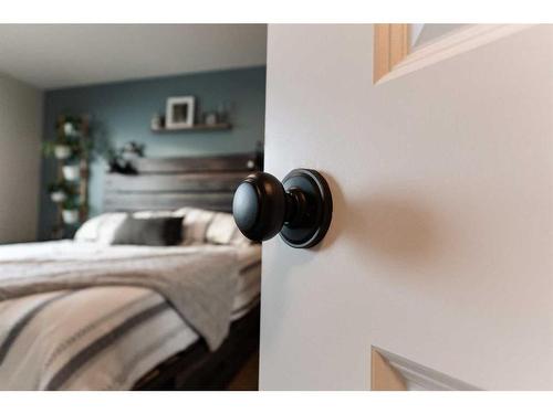 244 Mildred Dobbs Boulevard North, Lethbridge, AB - Indoor Photo Showing Bedroom