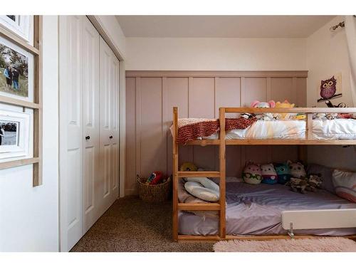 244 Mildred Dobbs Boulevard North, Lethbridge, AB - Indoor Photo Showing Bedroom