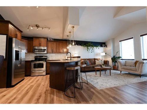 244 Mildred Dobbs Boulevard North, Lethbridge, AB - Indoor Photo Showing Kitchen