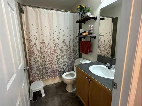 4199 Sunrise Crescent, Taber, AB - Indoor Photo Showing Bathroom