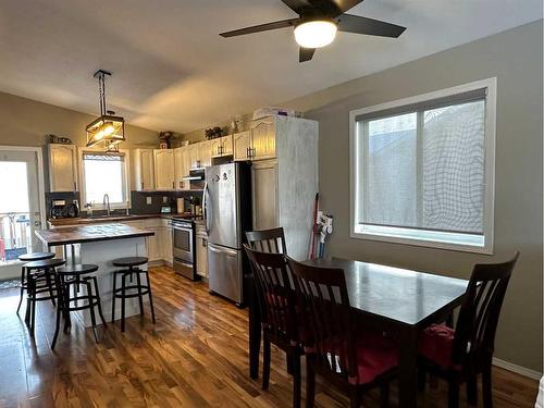 4199 Sunrise Crescent, Taber, AB - Indoor Photo Showing Dining Room