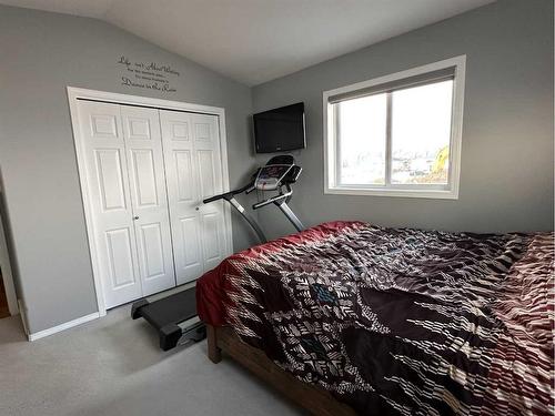 4199 Sunrise Crescent, Taber, AB - Indoor Photo Showing Bedroom