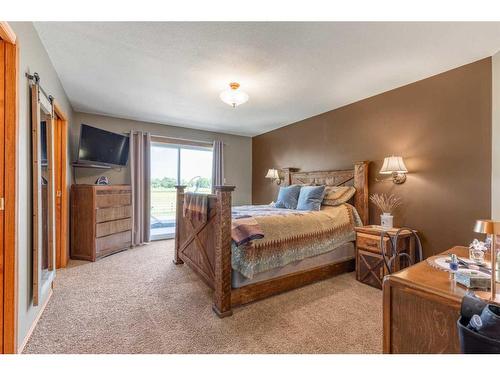 84053 Range Road 21-1, Rural Lethbridge County, AB - Indoor Photo Showing Bedroom