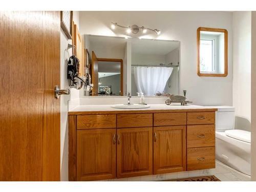 84053 Range Road 21-1, Rural Lethbridge County, AB - Indoor Photo Showing Bathroom