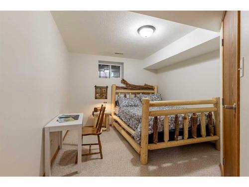 84053 Range Road 21-1, Rural Lethbridge County, AB - Indoor Photo Showing Bedroom