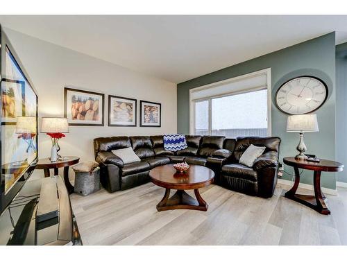 358 Mt Sundance Landing West, Lethbridge, AB - Indoor Photo Showing Living Room