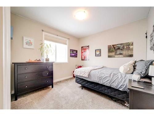 358 Mt Sundance Landing West, Lethbridge, AB - Indoor Photo Showing Bedroom