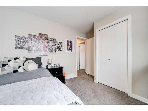 358 Mt Sundance Landing West, Lethbridge, AB - Indoor Photo Showing Bedroom