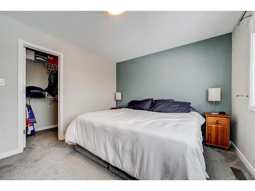 358 Mt Sundance Landing West, Lethbridge, AB - Indoor Photo Showing Bedroom